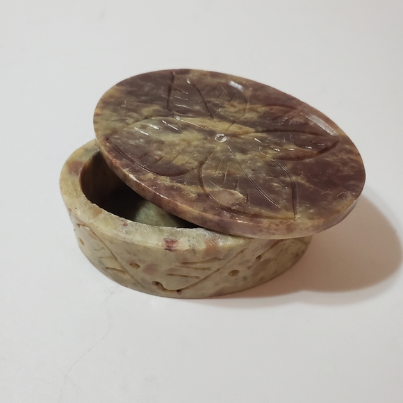Greenbrier International Soapstone Flower Carved Design Oval Trinket Boxes (3) - Picture 10 of 13